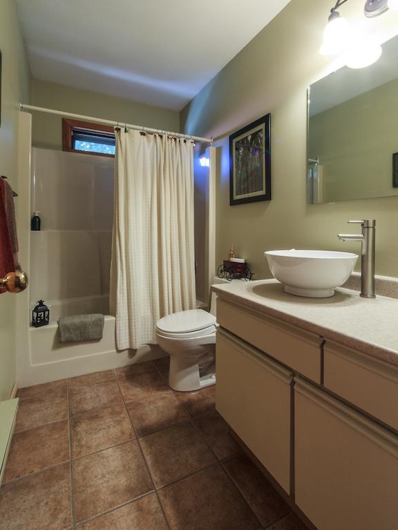 Golden Dreams B&B Whistler Room photo