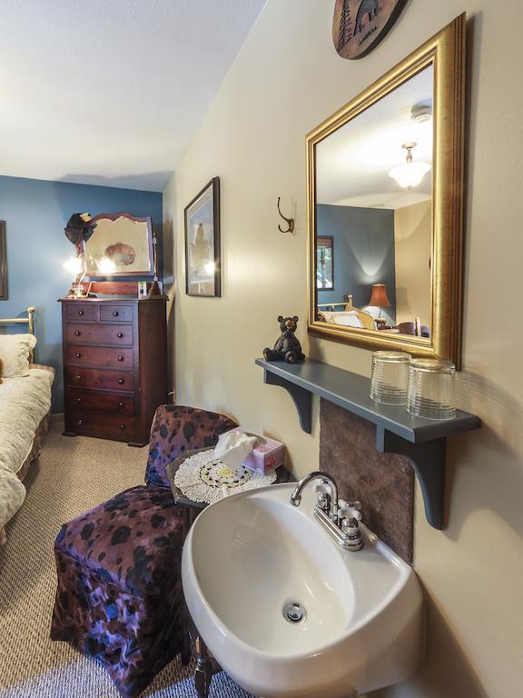 Golden Dreams B&B Whistler Room photo