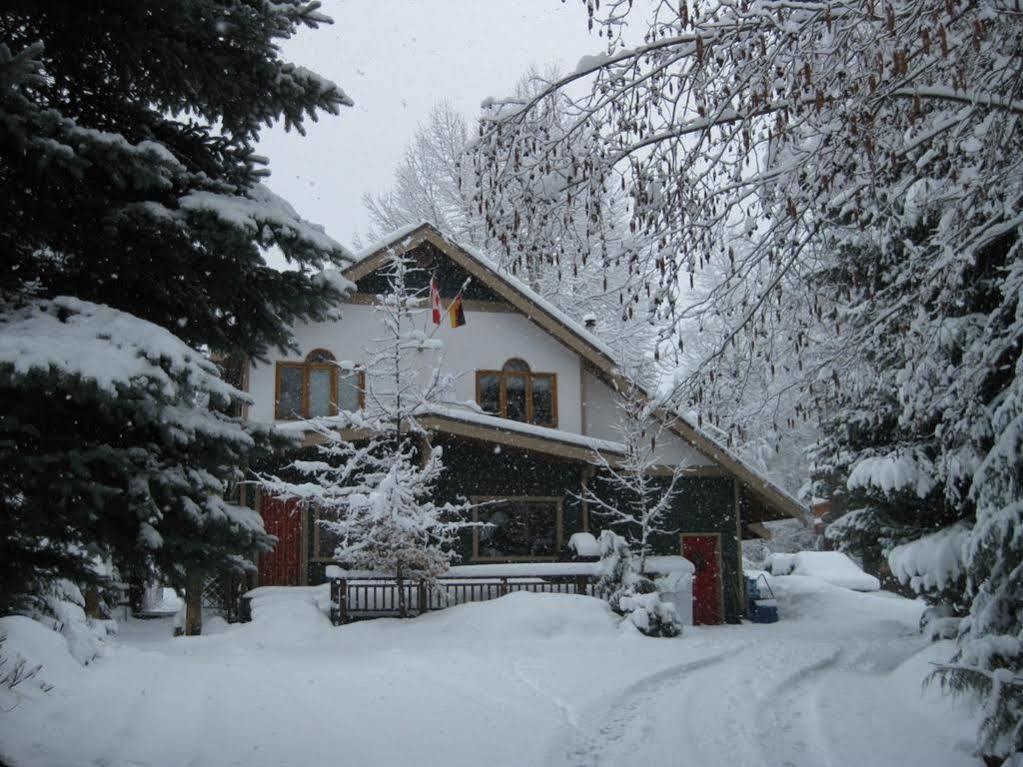 Golden Dreams B&B Whistler Exterior photo