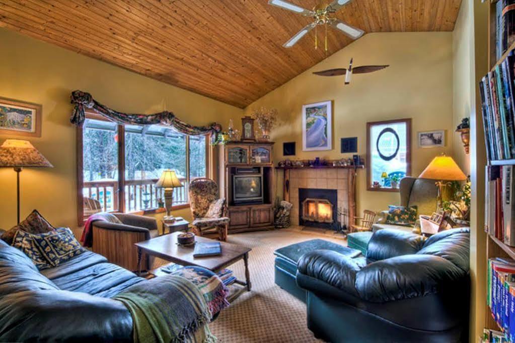 Golden Dreams B&B Whistler Exterior photo